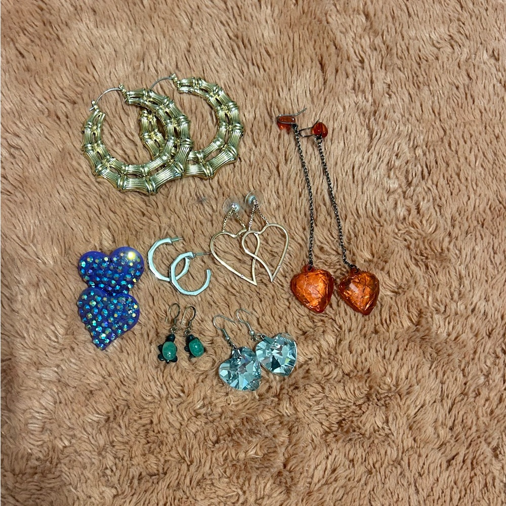 7 pairs of earrings costume jewelry